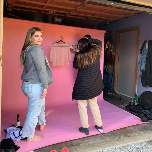 Cute basic outfits made my Maree Alexandra Studio for women with curves. The photo depicts Maree Alexandra posing a high quality tee shirt with photographer Tara Glenn Photography.